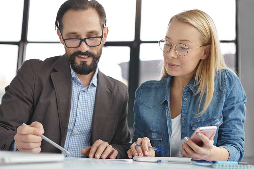 2 directors highlighting the best tips from the outsourcing guide